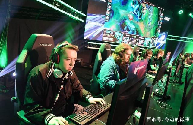 体育英超：曼联主场3-2逆转击败诺丁汉森林