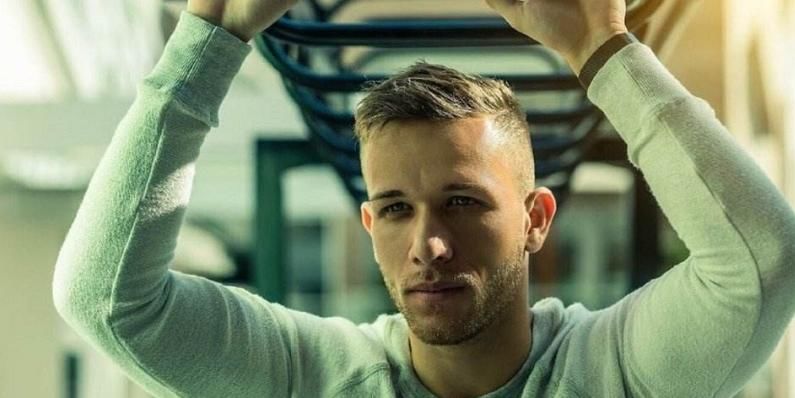 保持冷静并 保持冷静并