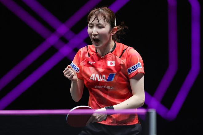 她还积极参 她还积极参