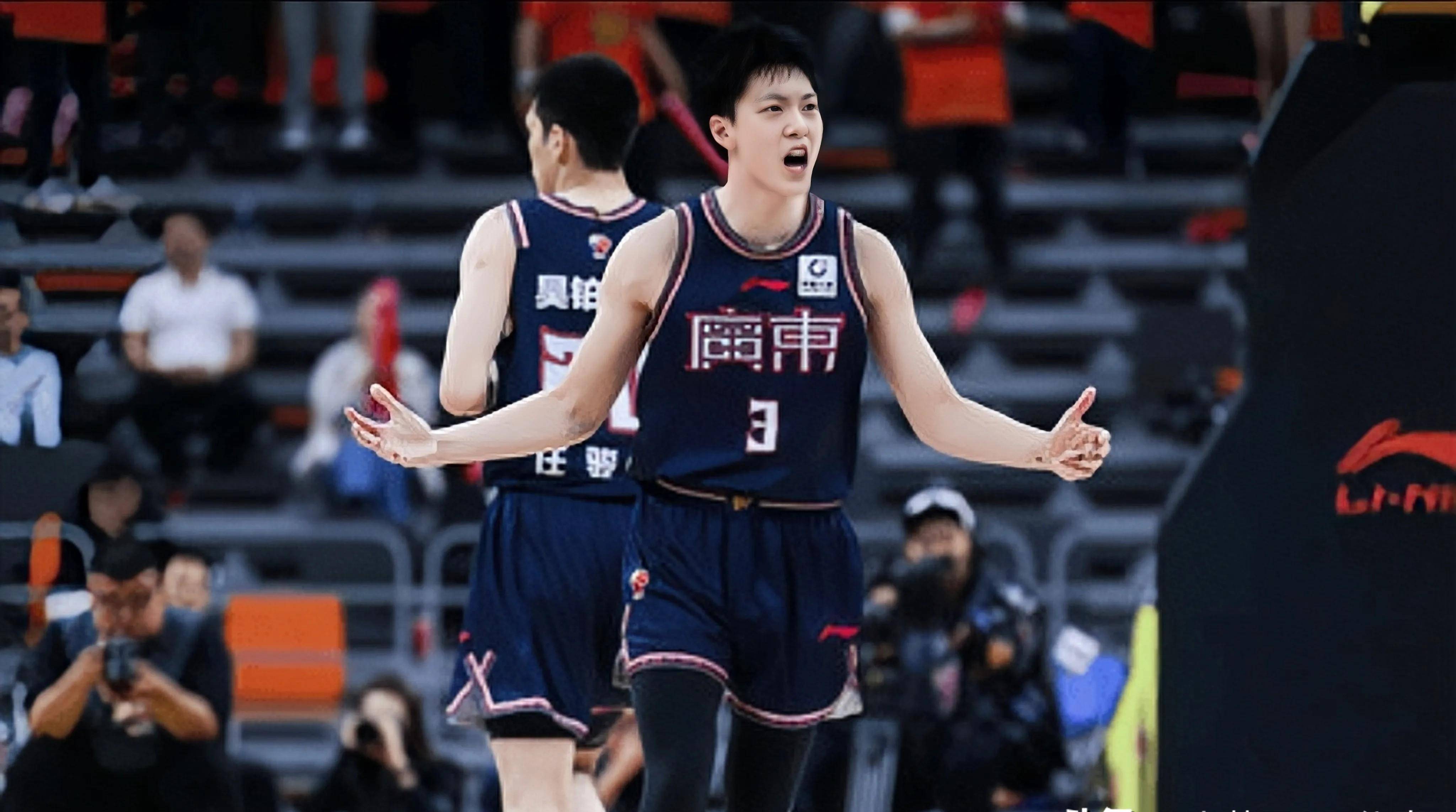 与之呼应的 与之呼应的